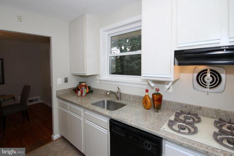 7626 Mendota Place Springfield, VA 22150 - Photo 7 of 27 Kitchen