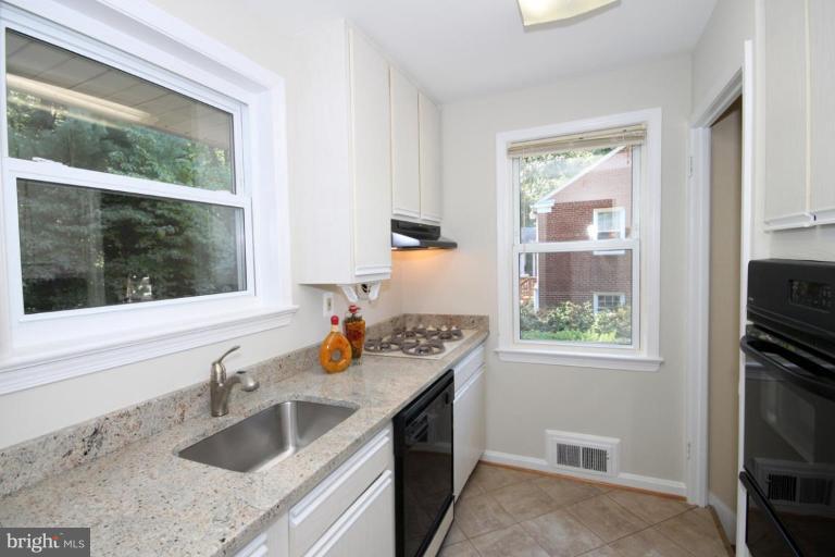 7626 Mendota Place Springfield, VA 22150 - Photo 8 of 27 Kitchen #2