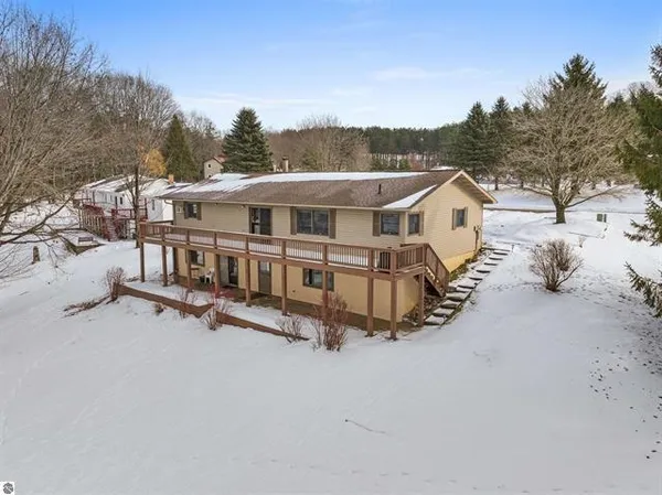 $498,500 | 9561 Peterson Drive, Cadillac, MI 49601