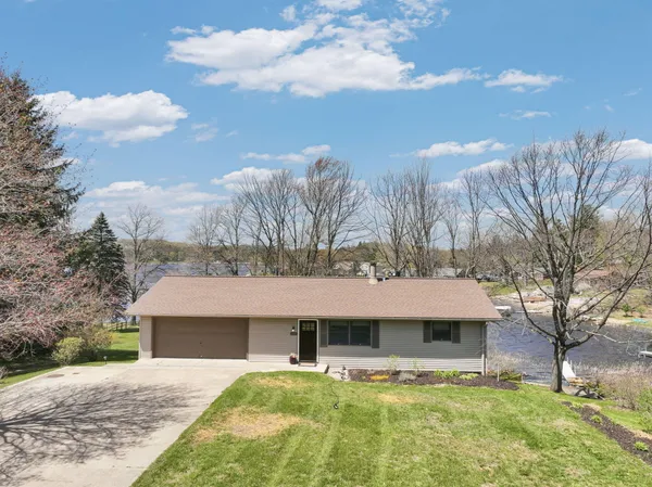 $470,000 | 9561 Peterson Drive, Cadillac, MI 49601
