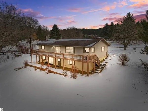 $498,500 | 9561 Peterson Drive, Cadillac, MI 49601