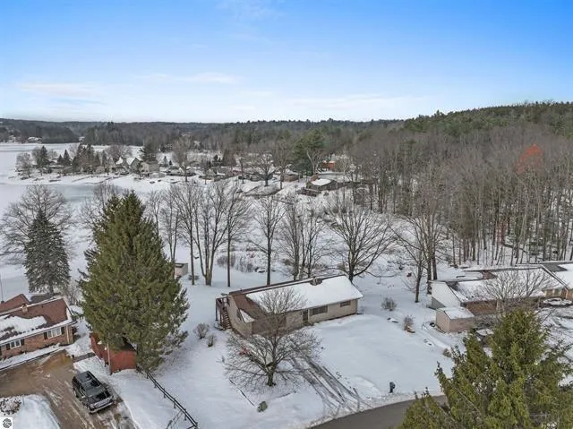 $498,500 | 9561 Peterson Drive, Cadillac, MI 49601