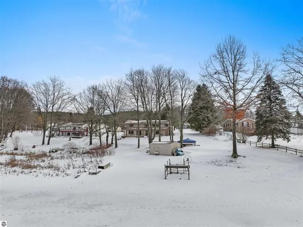 $498,500 | 9561 Peterson Drive, Cadillac, MI 49601