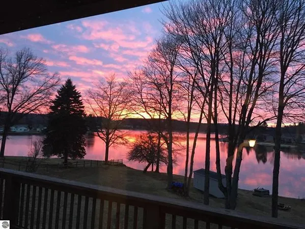 $498,500 | 9561 Peterson Drive, Cadillac, MI 49601
