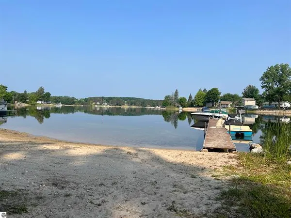 $498,500 | 9561 Peterson Drive, Cadillac, MI 49601