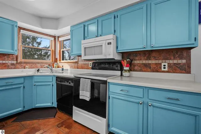 $498,500 | 9561 Peterson Drive, Cadillac, MI 49601