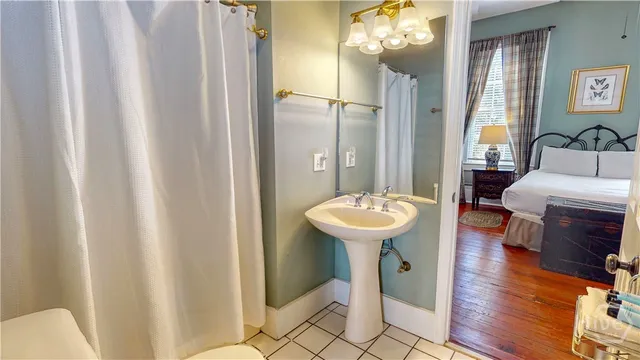 $750,000 | 251 East Broad Street, Unit 4, Savannah, GA 31401