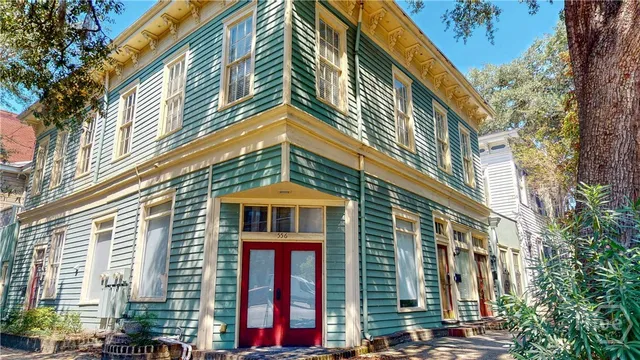 $750,000 | 251 East Broad Street, Unit 4, Savannah, GA 31401