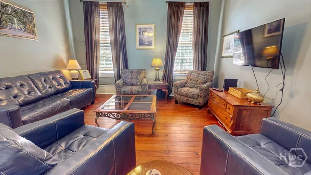 $750,000 | 251 East Broad Street, Unit 4, Savannah, GA 31401