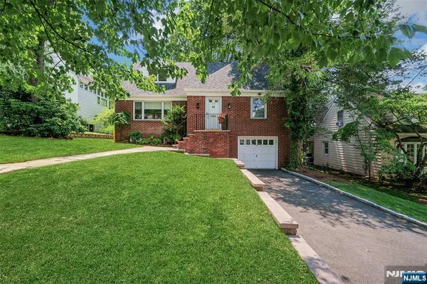 $1,049,000 | 616 Rutland Avenue, Teaneck, NJ 07666