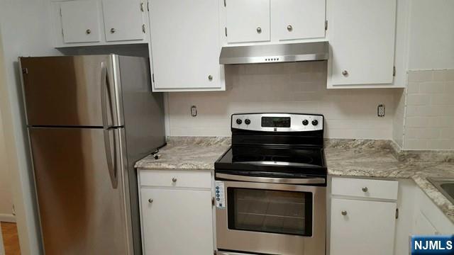 1111 River Road, Unit B11 Edgewater, NJ 07020 - Photo 6 of 12 Gallery Image 6