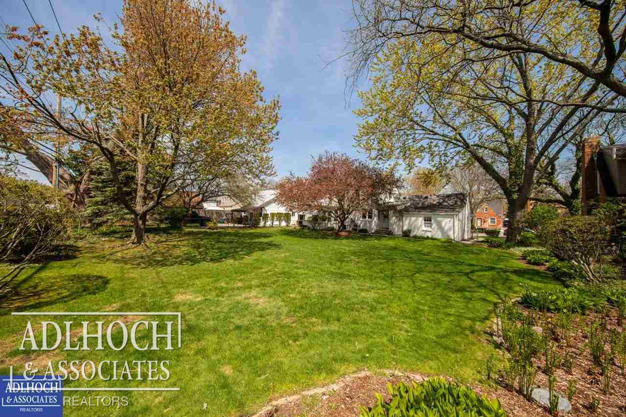 1395 Hampton Road Grosse Pointe, MI 48236 - Photo 27 of 29 50073760-27.JPG