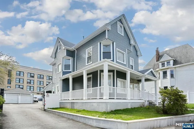 $3,000 | 221 Broadway, Unit 1, Passaic, NJ 07055