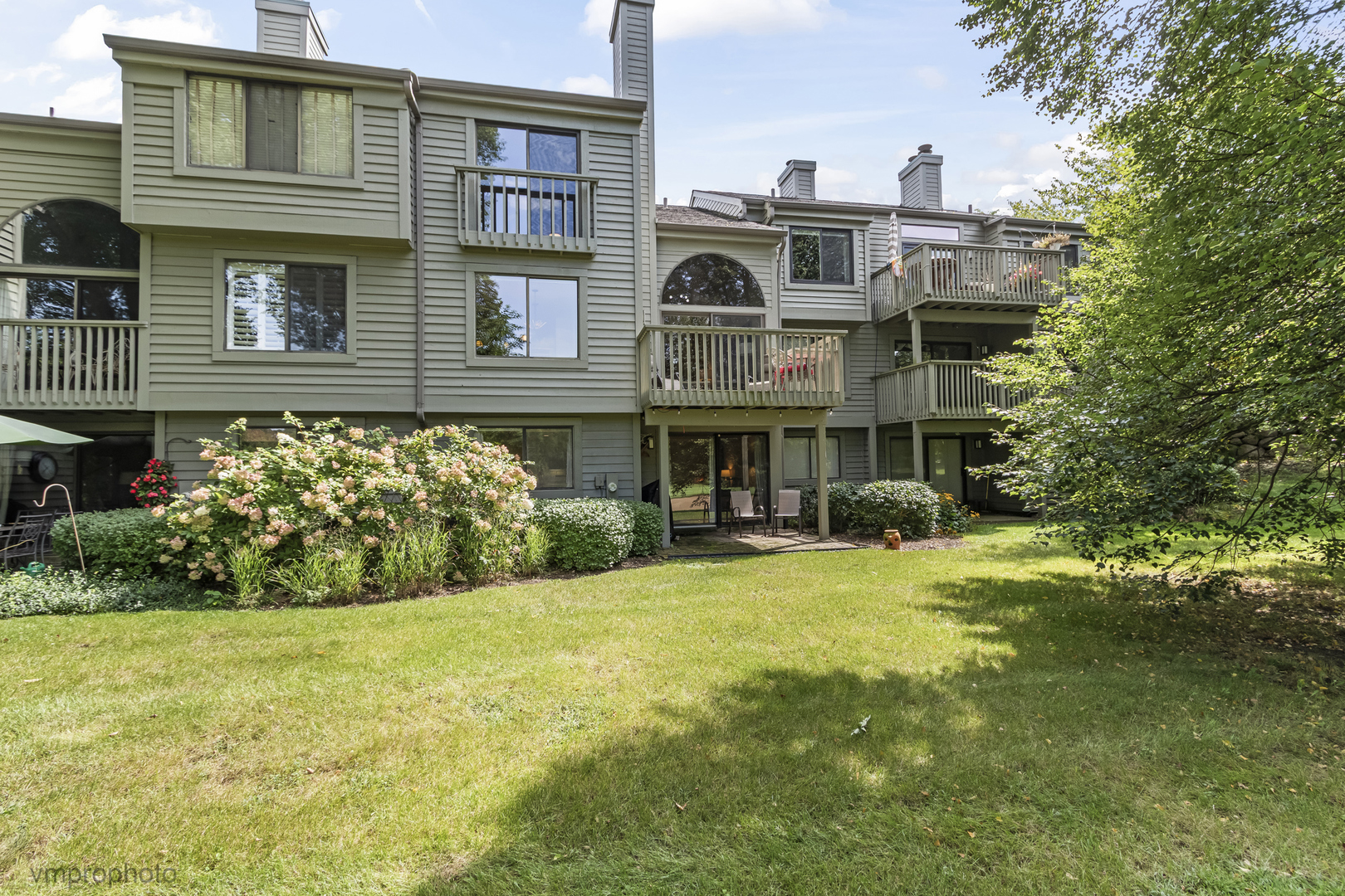 900 Shoreline Road Lake Barrington, IL 60010 - Photo 36 of 43 Gallery Image 36