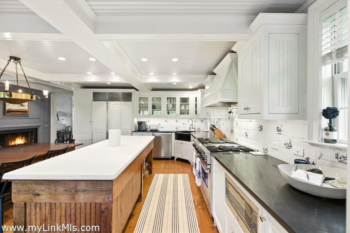 32 Union Street Nantucket, MA 02554 - Photo 6 of 30