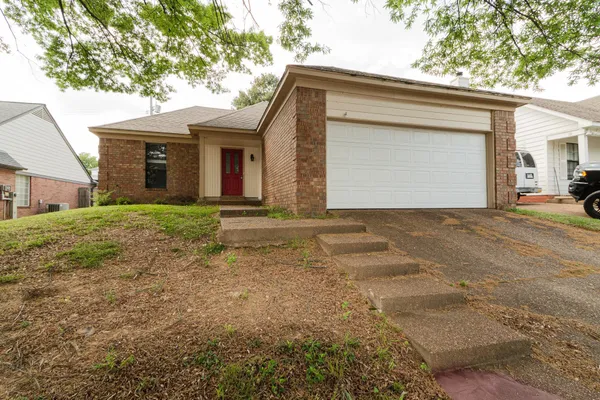 $200,000 | 2799 Maryland Circle East, Memphis, TN 38133