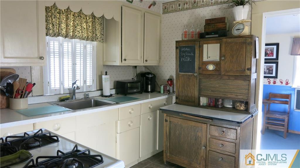 431 Front Street Dunellen, NJ 08812 - Photo 9 of 22 Gallery Image 9