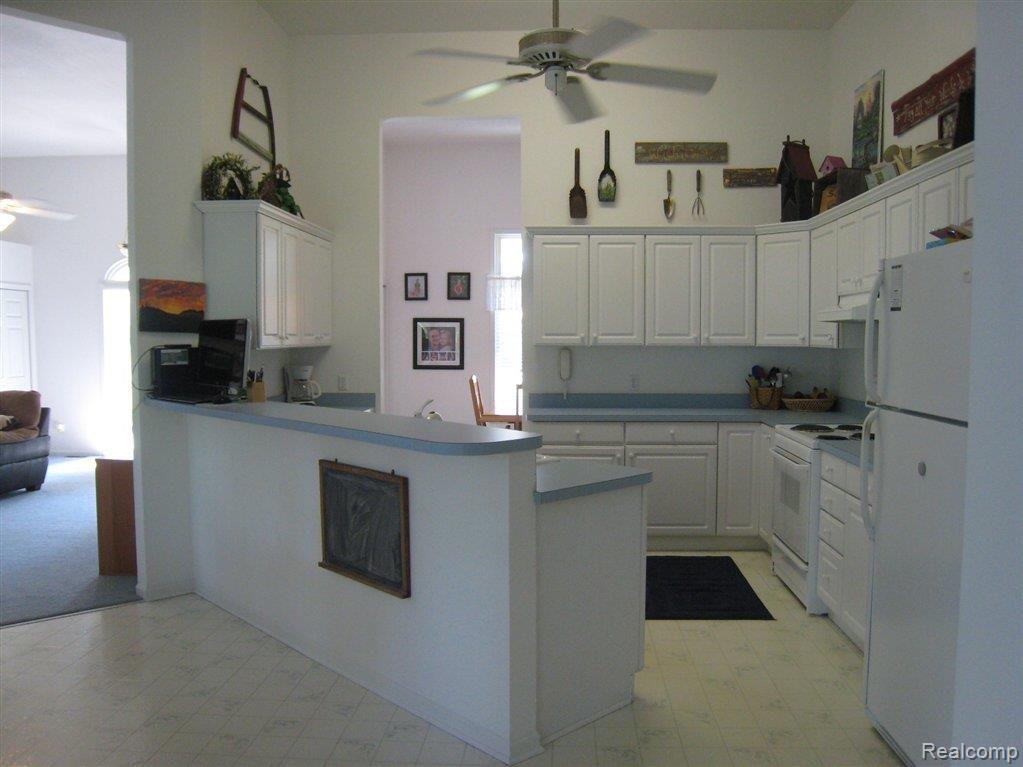 20559 Meridian Road Grosse Ile, MI 48138 - Photo 8 of 17 Lots of cupboards