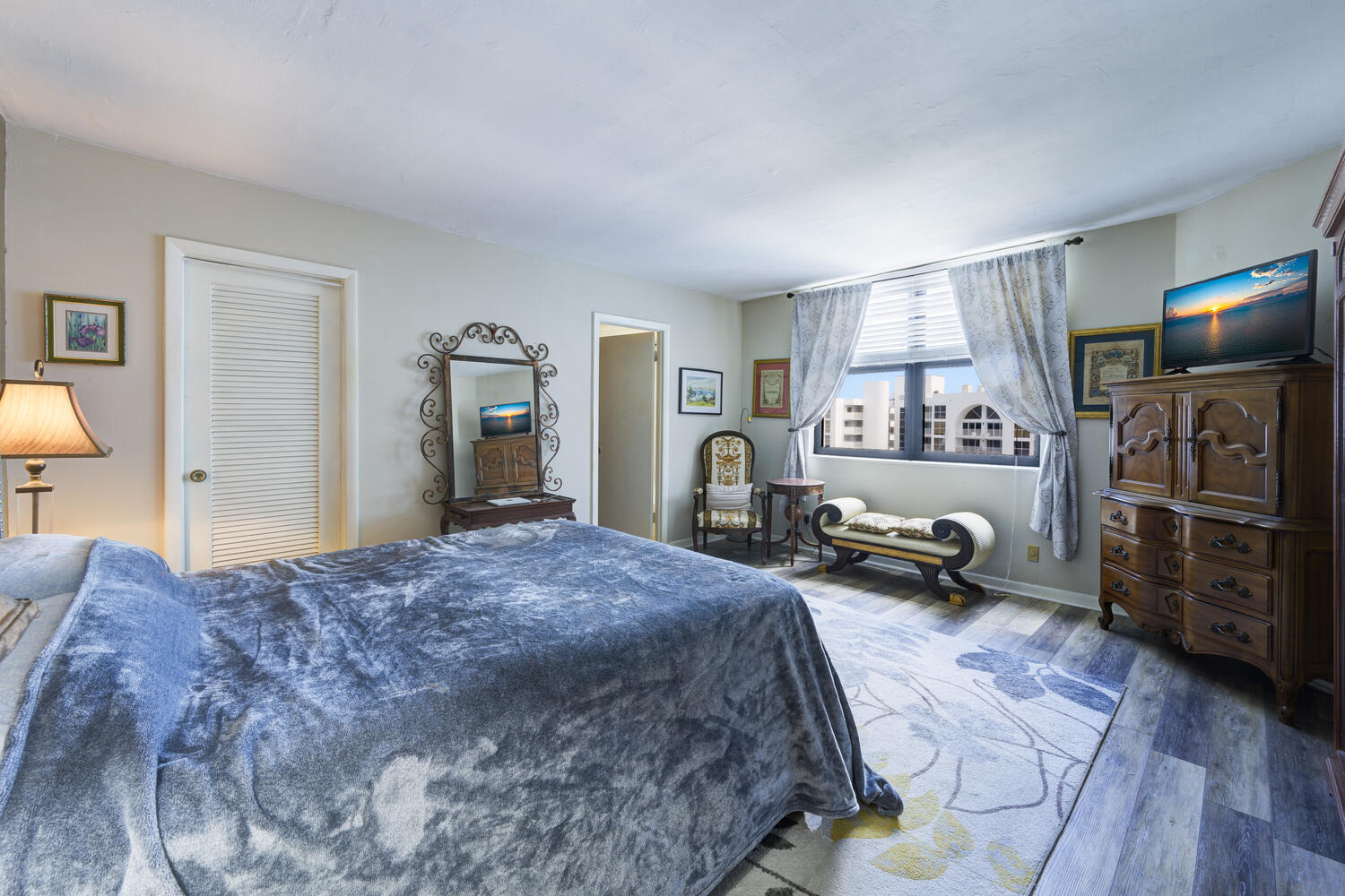 3800 Washington Road, Unit 1002 West Palm Beach, FL 33405 - Photo 8 of 20 a bed room with a bed and a television