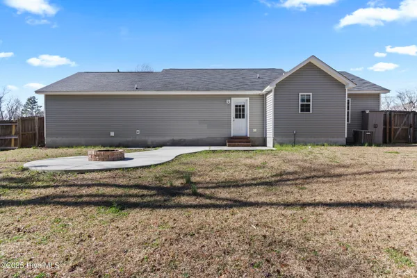$1,600 | 320 Reid Court North, Jacksonville, NC 28540