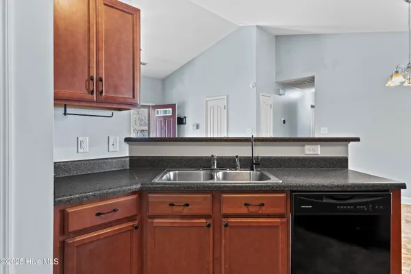 $1,600 | 320 Reid Court North, Jacksonville, NC 28540