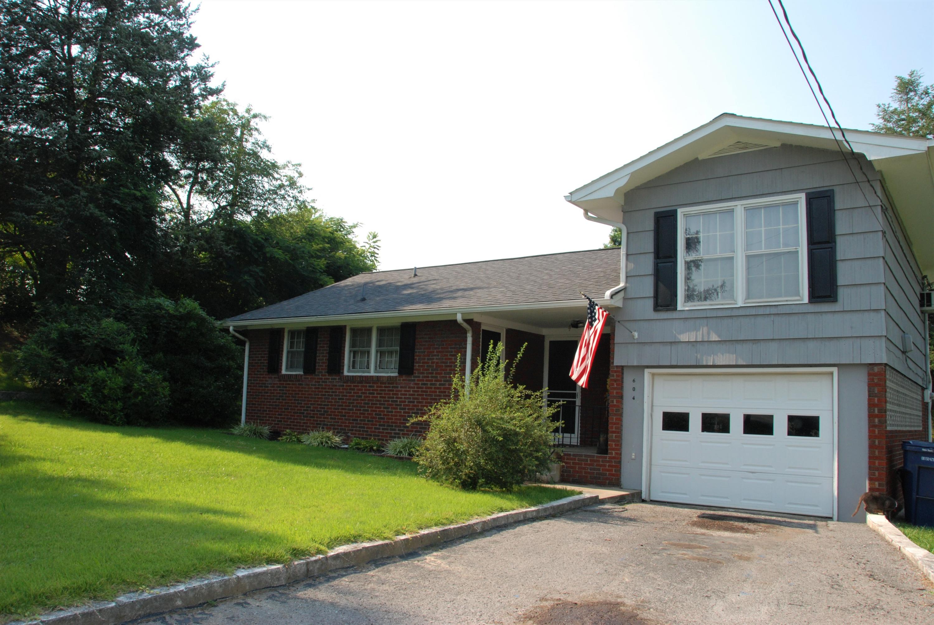 604 Balmoral Road Middlesboro, KY 40965 - Photo 1 of 17 3