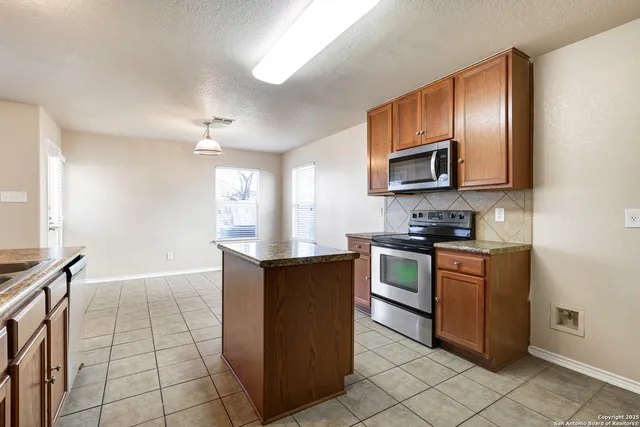 $1,850 | 11015 Gilpin Canyon, Helotes, TX 78023