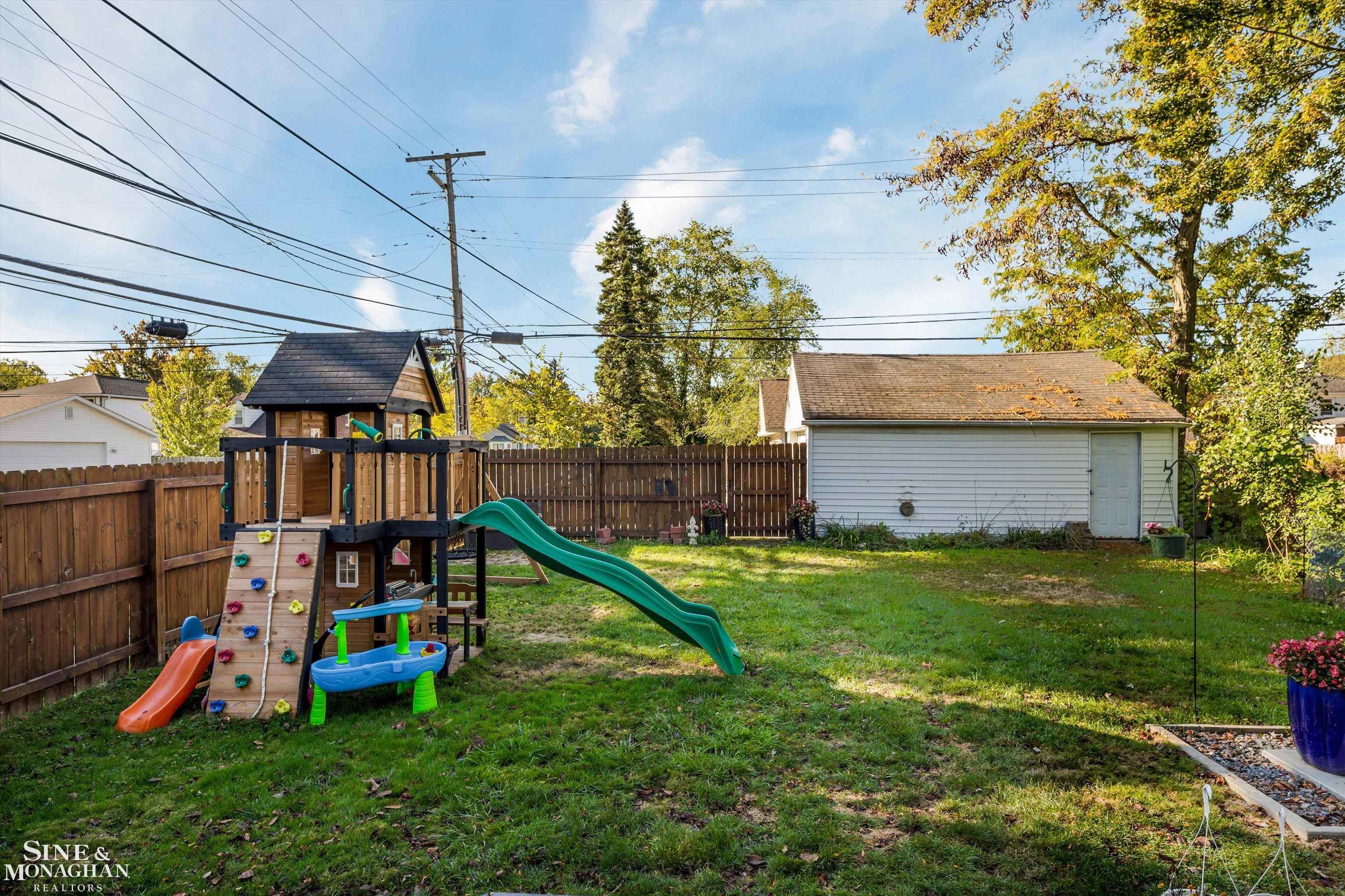 1291 Roslyn Road Grosse Pointe Woods, MI 48236 - Photo 34 of 39