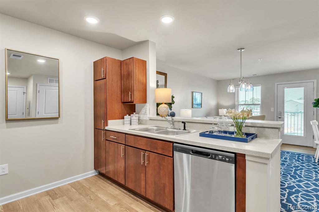 1957 South Telegraph Road, Unit 301 Bloomfield Hills, MI 48302 - Photo 4 of 59