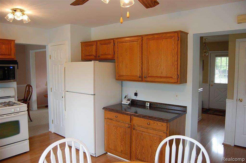 1197 High-Ridge Drive Canton, MI 48187 - Photo 3 of 22 kitchen