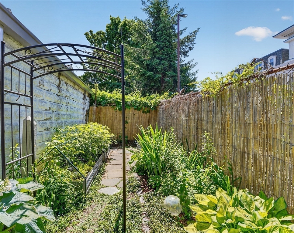 23 Irvington Road, Unit 2 Somerville, MA 02144 - Photo 6 of 41