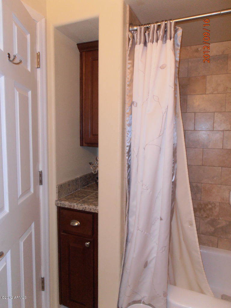 1931 East Lamar Road Phoenix, AZ 85016 - Photo 18 of 44 16-Hall Bathroom