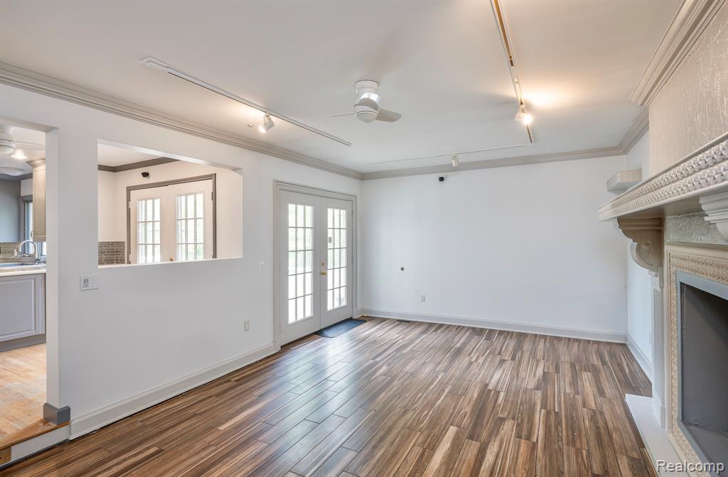 2264 West Maple Road Bloomfield Hills, MI 48301 - Photo 8 of 24 Gallery Image 8