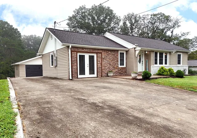 $299,500 | 749 Hillcrest Drive, McCaysville, GA 30555