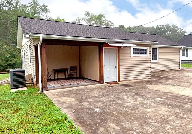 $299,500 | 749 Hillcrest Drive, McCaysville, GA 30555