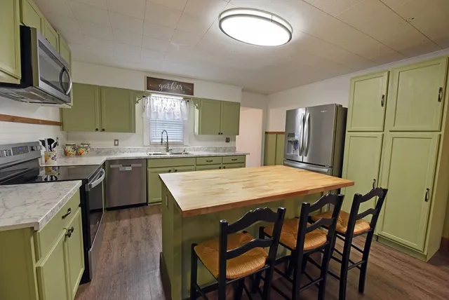 $299,500 | 749 Hillcrest Drive, McCaysville, GA 30555