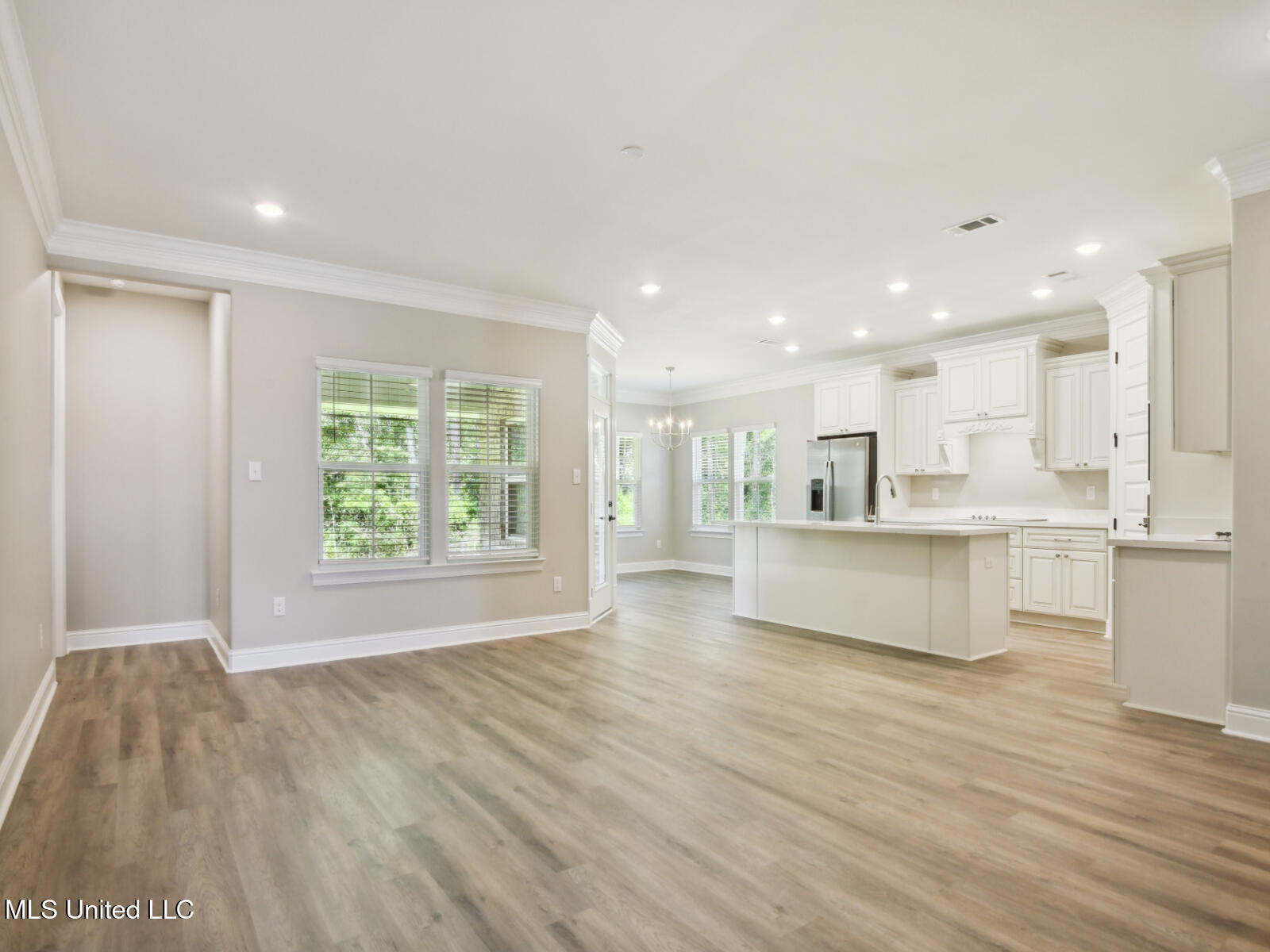 13573 Garland Road Ocean Springs, MS 39564 - Photo 11 of 23 _Jules_A335_GreatRoom2