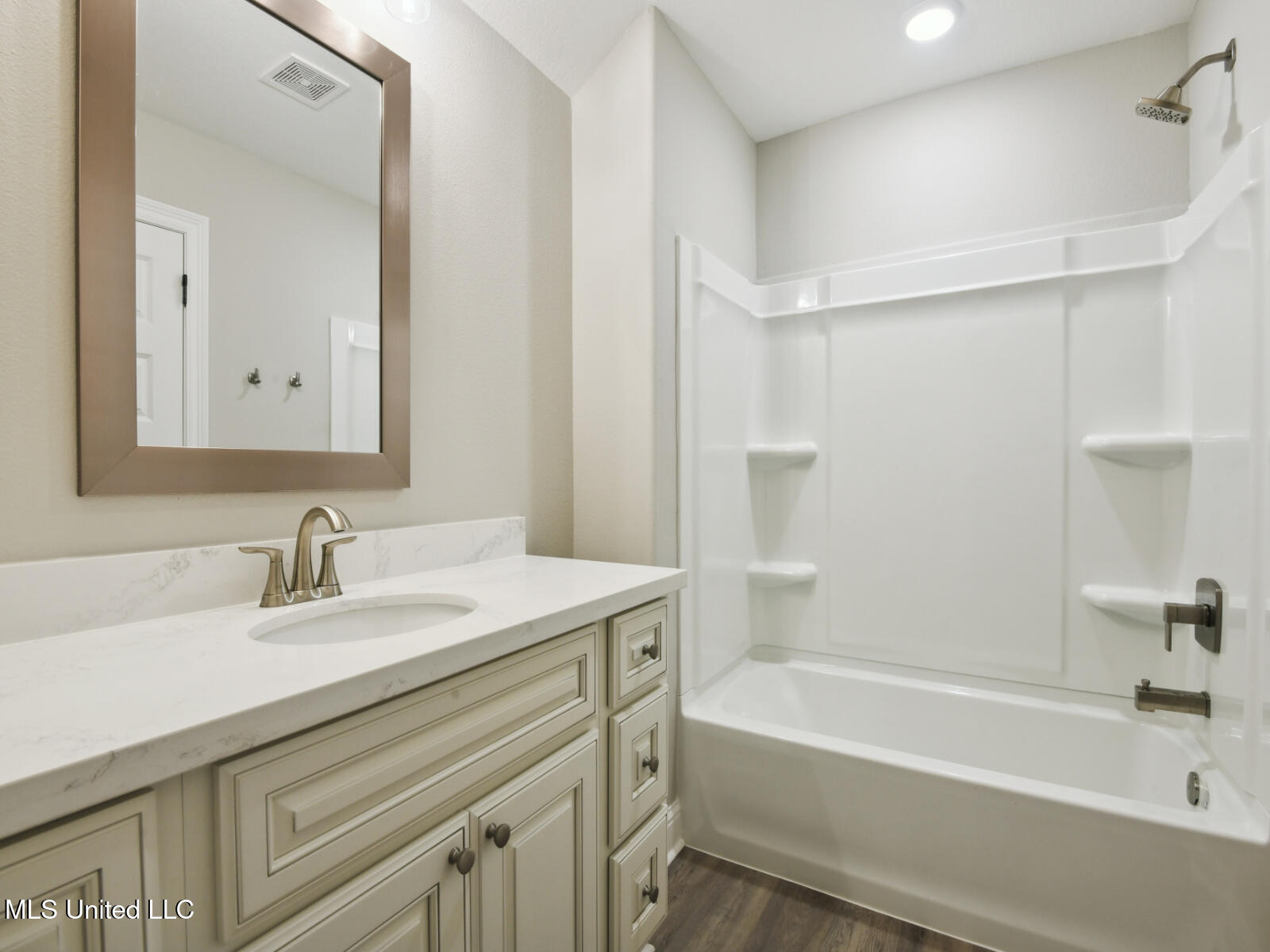 13573 Garland Road Ocean Springs, MS 39564 - Photo 16 of 23 Jules_A335_Bath3