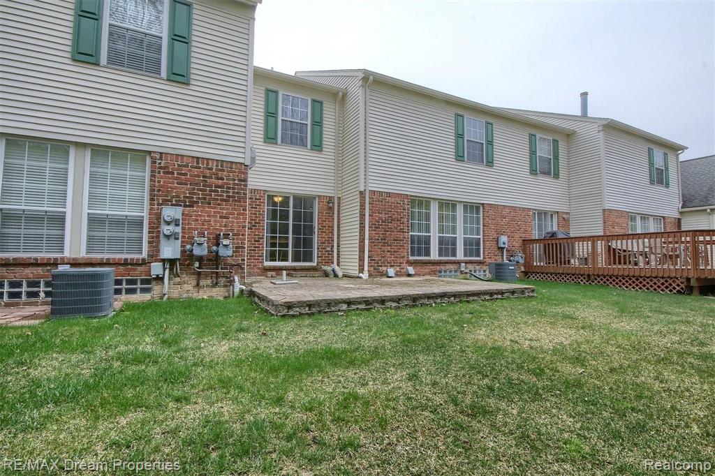 49015 Hawksburry Road Canton, MI 48188 - Photo 33 of 39