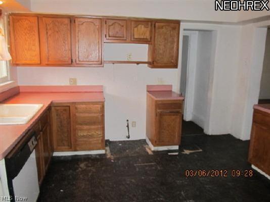 17628 Nottingham Road Cleveland, OH 44119 - Photo 5 of 7 Gallery Image 5