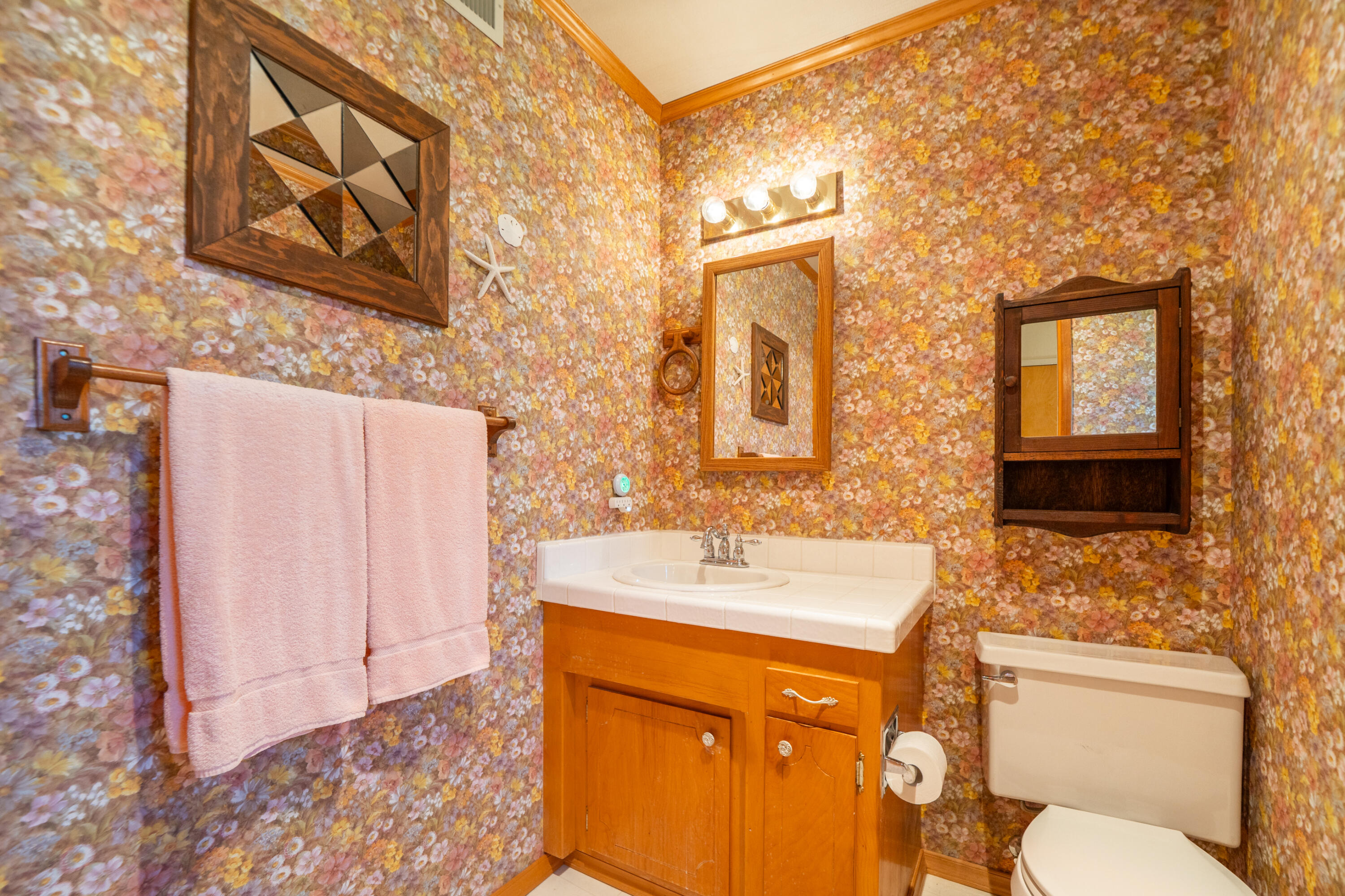 596 Estate Street Redding, CA 96002 - Photo 18 of 29 596 Estate St-40