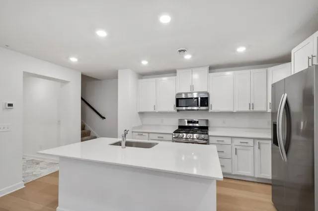 $329,910 | 5227 Long Pointe Pass, Woodbury, MN 55129