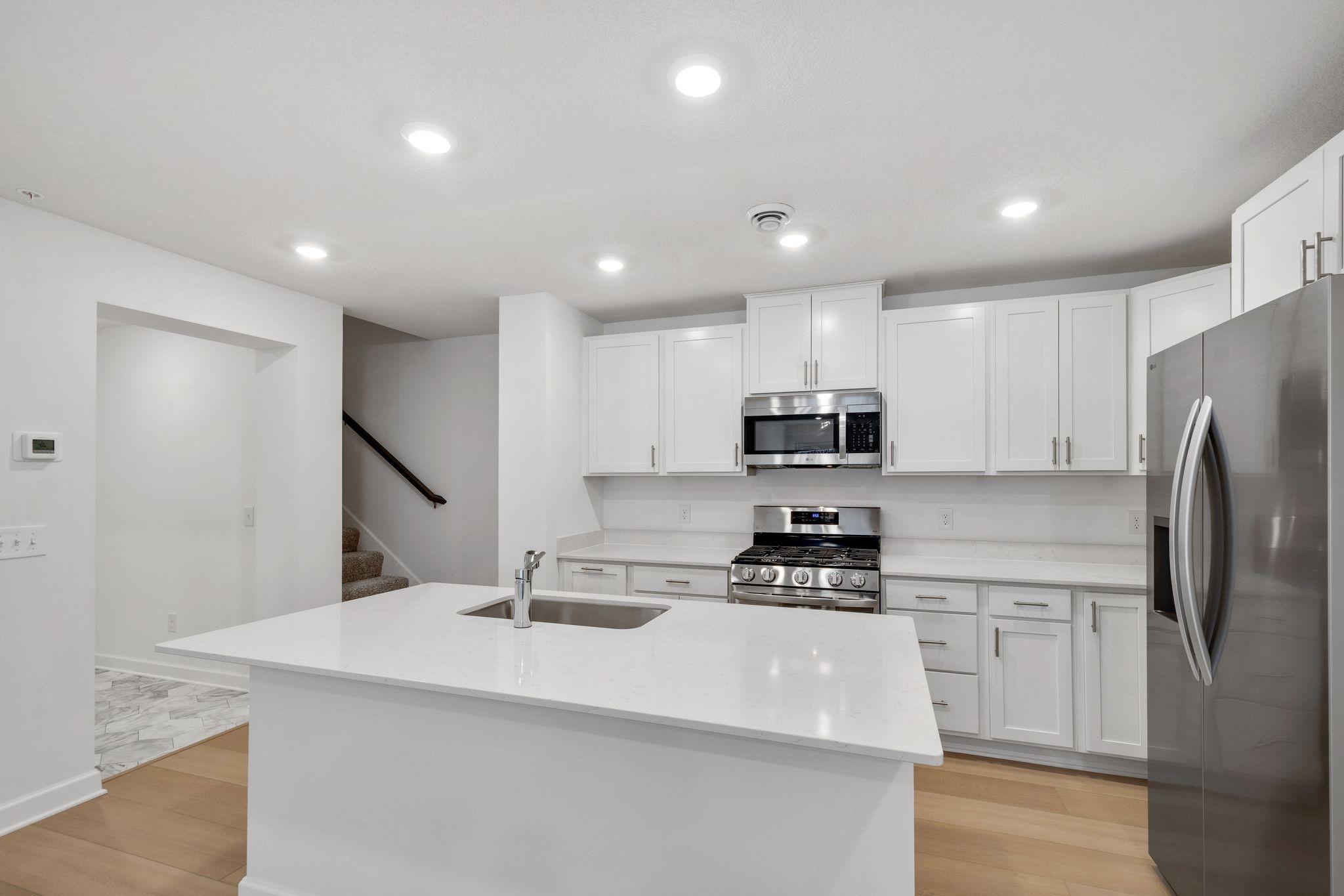 5227 Long Pointe Pass Woodbury, MN 55129 - Photo 3 of 39