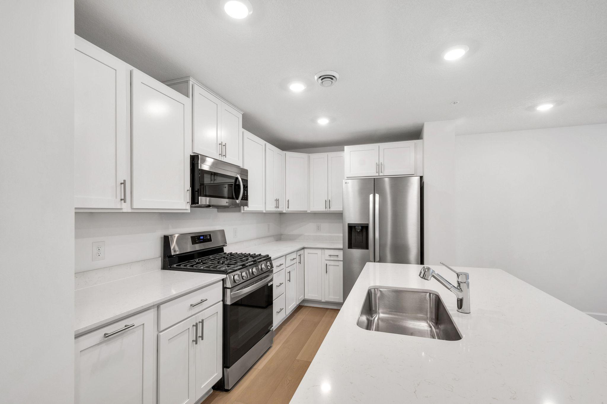 5227 Long Pointe Pass Woodbury, MN 55129 - Photo 4 of 39