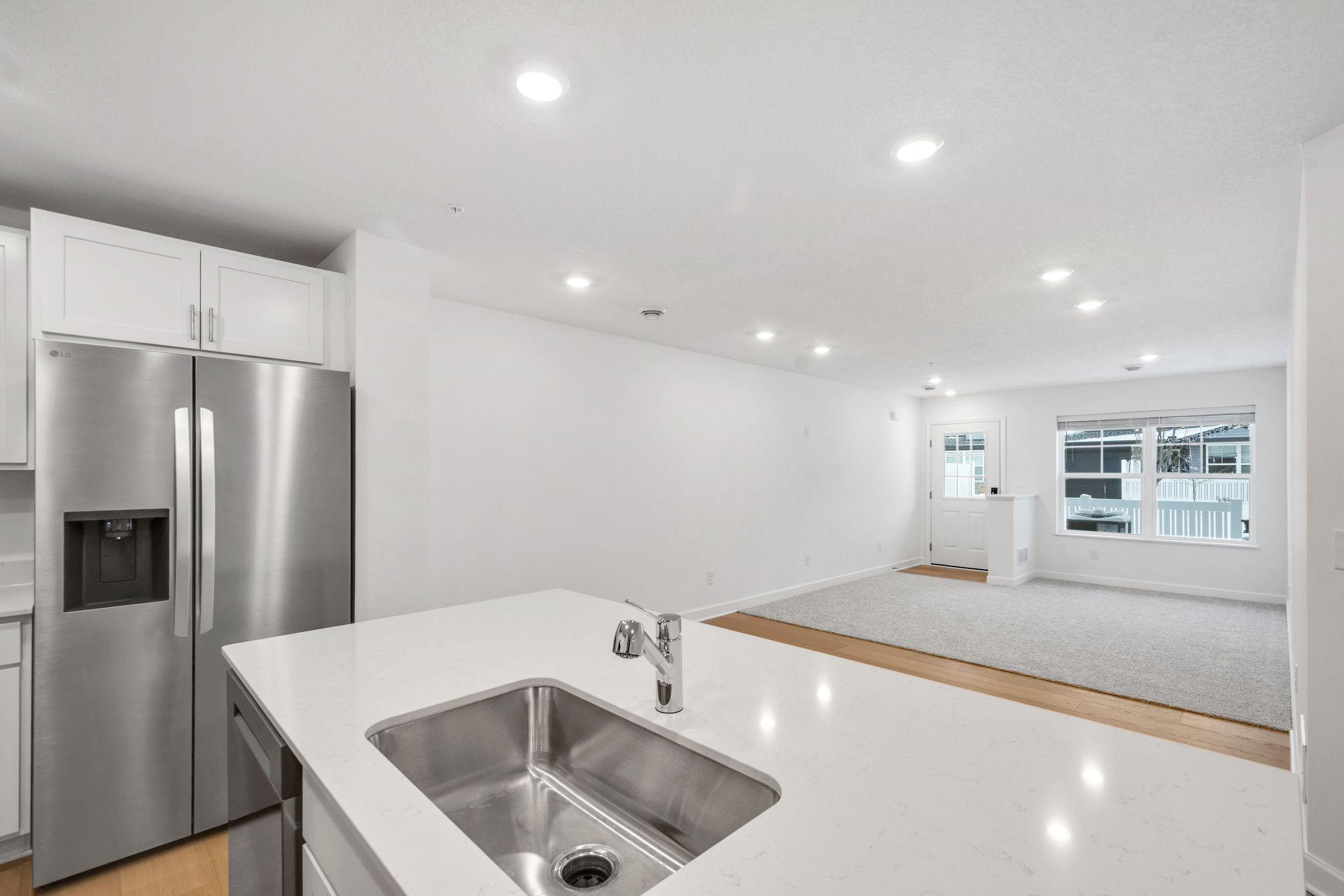 5227 Long Pointe Pass Woodbury, MN 55129 - Photo 5 of 39