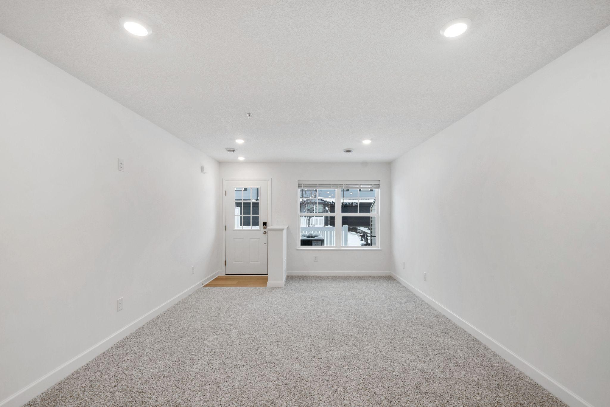 5227 Long Pointe Pass Woodbury, MN 55129 - Photo 9 of 39