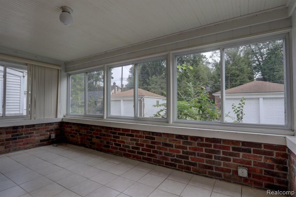 916 Harcourt Road Grosse Pointe, MI 48230 - Photo 14 of 28