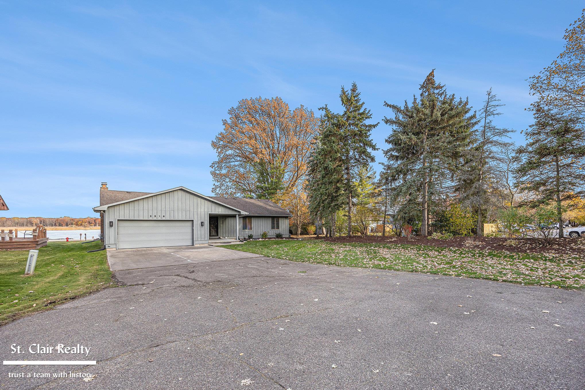 2516 River Road Marysville, MI 48040 - Photo 5 of 34