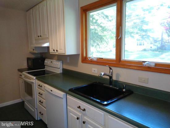 174 Cinder Road Lutherville-Timonium, MD 21093 - Photo 3 of 22 Kitchen