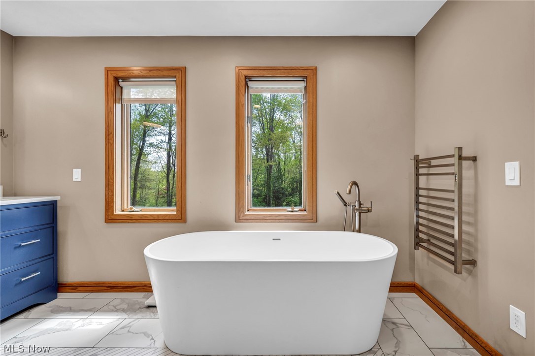 5168 Townsend Road Richfield, OH 44286 - Photo 29 of 50 Primary Bathroom Tub